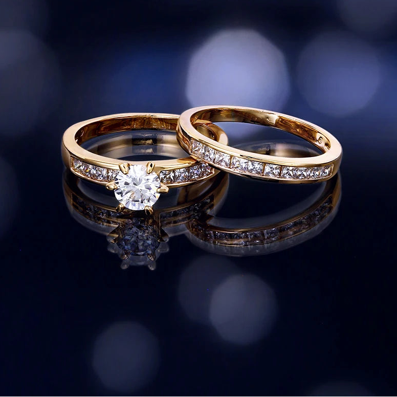 Gold-Plated Love Ring with Cubic Zirconia | Romantic Unisex Band